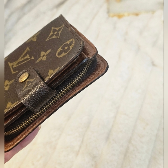 🔥🔥HOT DEAL🔥 🔥Authentic Louis Vuitton Wallet 🔥 - Picture 5 of 15